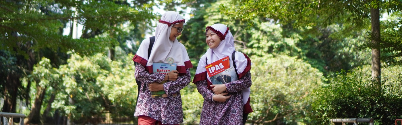 Murid SD di Halaman
