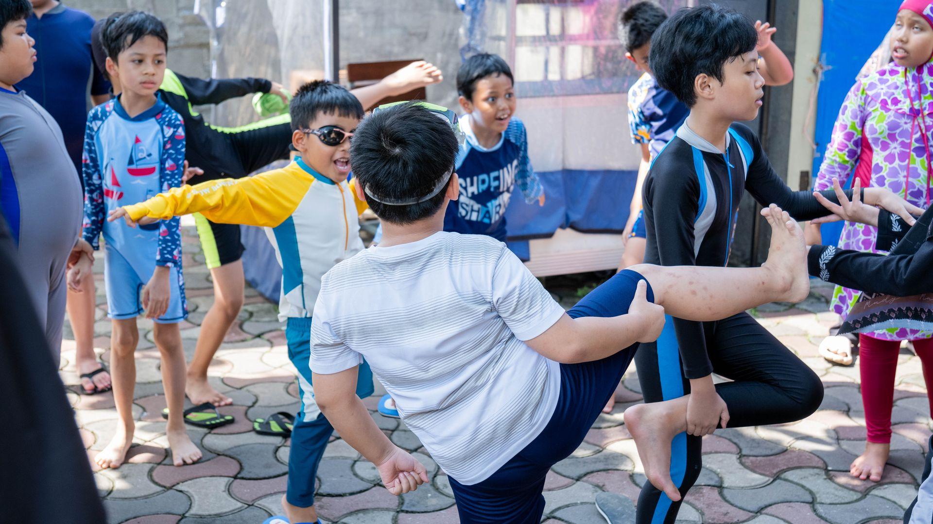 Renang Siswa Program Inklusif