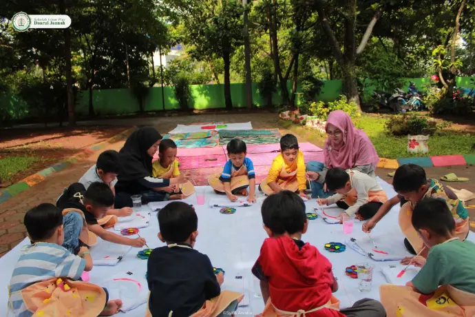 Serunya mewarnai bersama Teman-teman