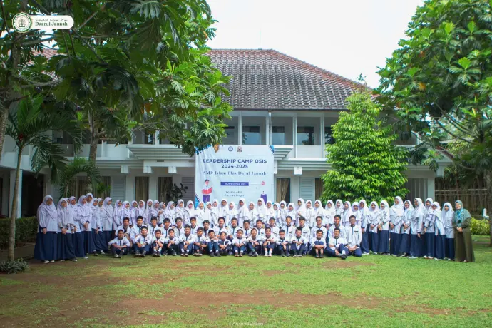 Foto bersama Siswa-siswi SDIP DaarulJannah  di acara Leadership Camp Osis 2024-2025 SMPIP Daarul Jannah