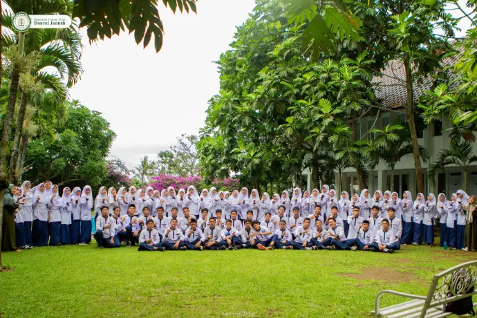 Foto bersama Siswa-siswi SDIP DaarulJannah  di acara Leadership Camp Osis 2024-2025 SMPIP Daarul Jannah